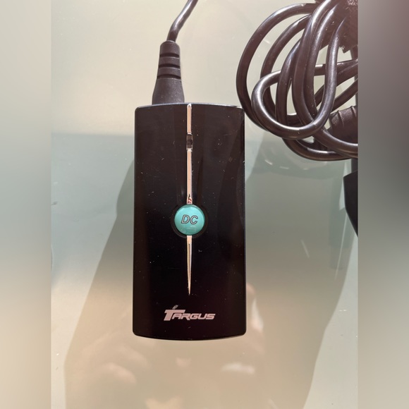 Targus DC Auto Air Adaptor Model 800-0096-001 A | Input 11.5-28 VDC 8A Max - Picture 6 of 7